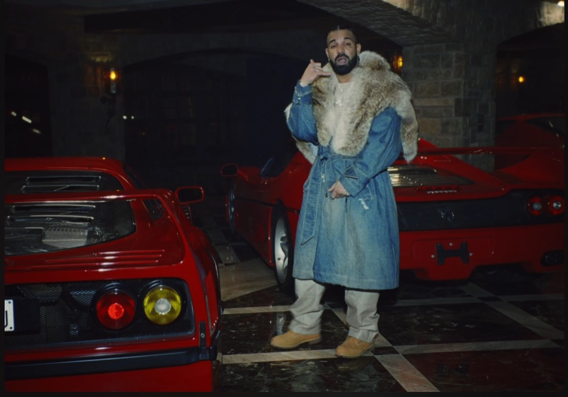 Drake trong MV “Janice STFU“. Ảnh cắt từ video