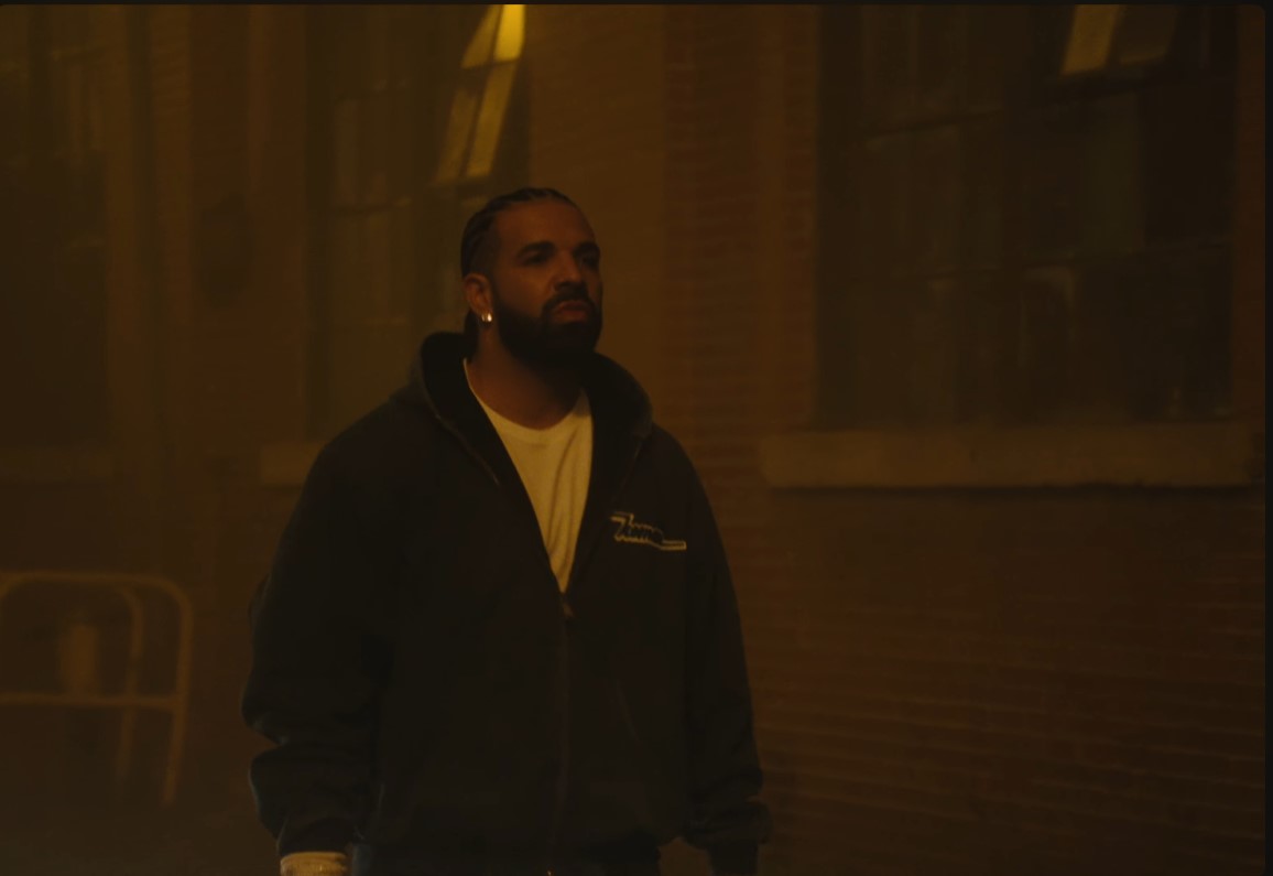 Drake trong mV “Make Them Know“. Ảnh cắt từ video