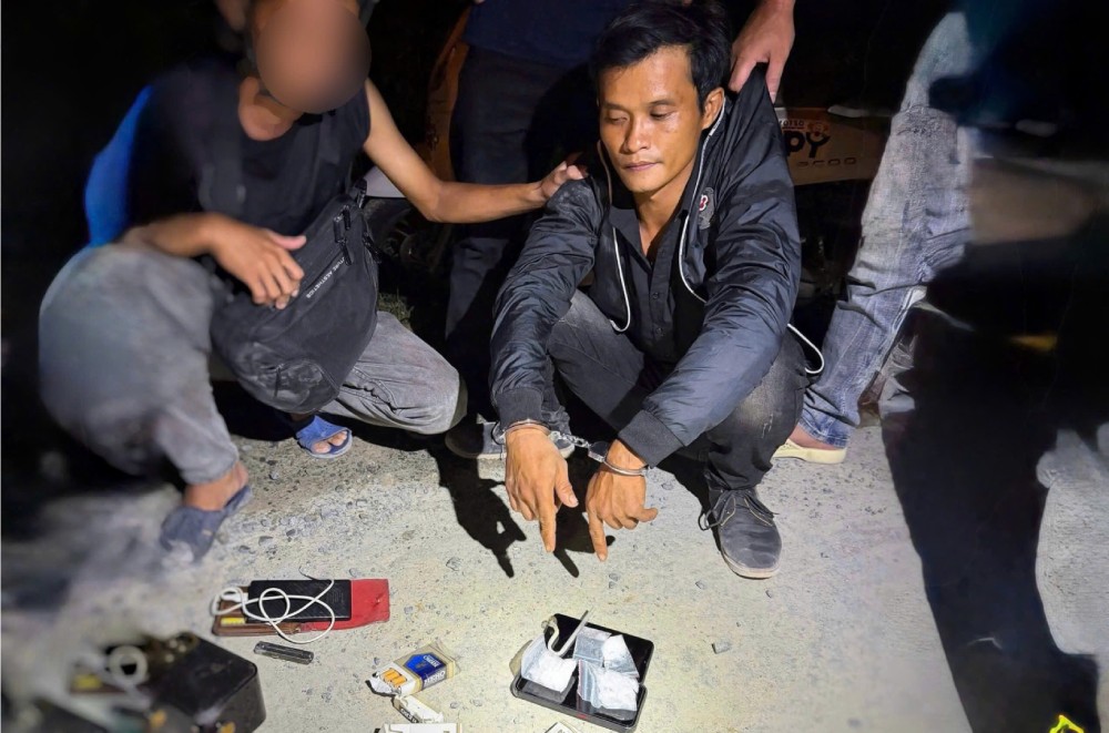 Công an đặc khu Phú Quốc tạm giữ Nguyễn Chí Khang để điều tra về hành vi mua bán trái phép chất ma túy. Ảnh: CACC
