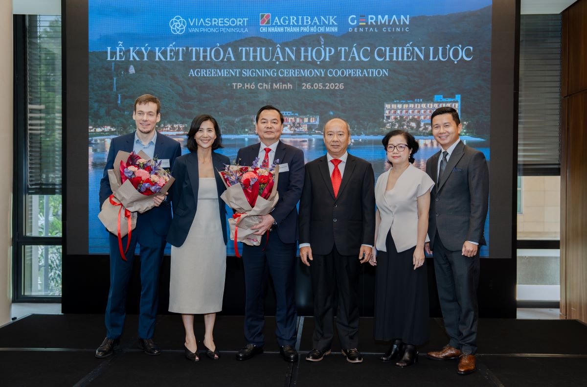Vietnam Bank for Agriculture and Rural Development - Ho Chi Minh City Branch, German Dental Clinic, Vias Van Phong Resort sign strategic cooperation agreements. Photo: Yen Tran