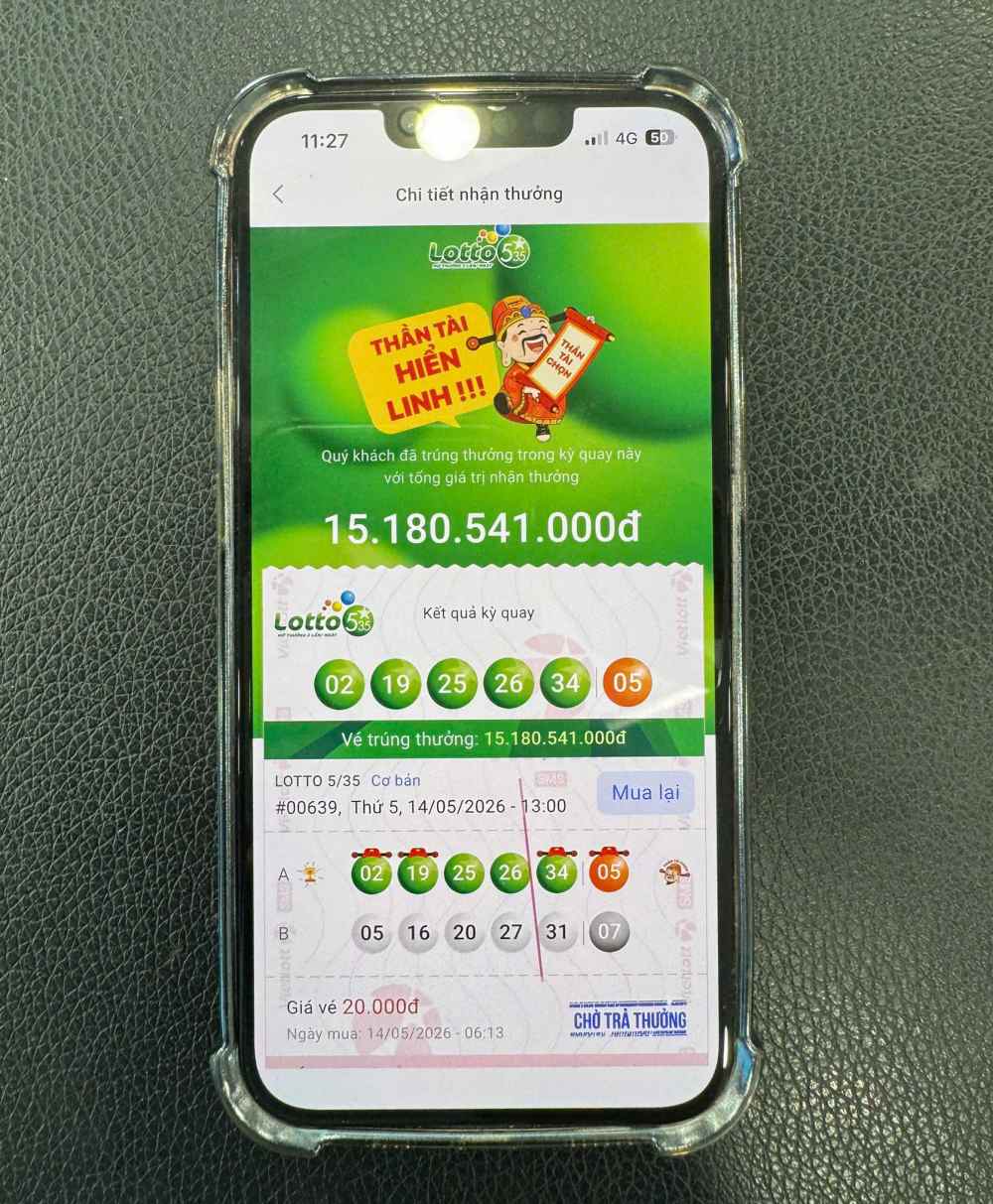 Tấm vé xổ số đã đem lại may mắn cho ông N.V. Ảnh: Vietlott