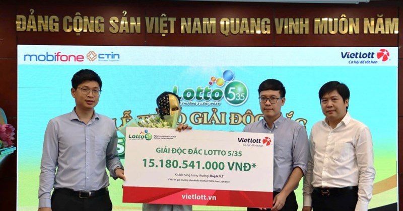 Mua bộ số Vietlott SMS "bùa may mắn", một người trúng 15 tỷ đồng