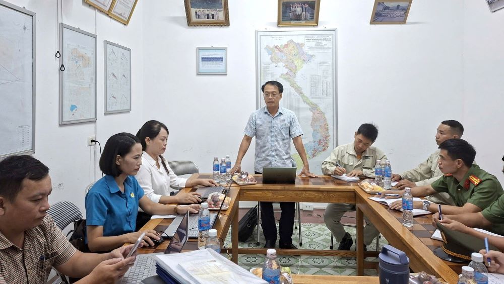 The Nghe An Provincial Labor Federation inspects the inter-sectoral implementation of labor laws at enterprises. Photo: Nghe An Trade Union