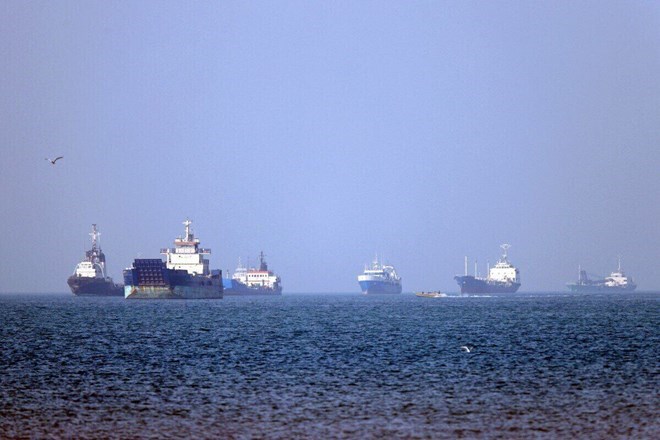 The US is said to be secretly supporting merchant ships passing through the Strait of Hormuz. Photo: AFP