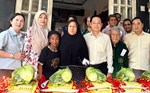 Đồng bào Chăm tại xã Bình Hưng, TPHCM nhận quà dịp Đại lễ Raya Idil Adha