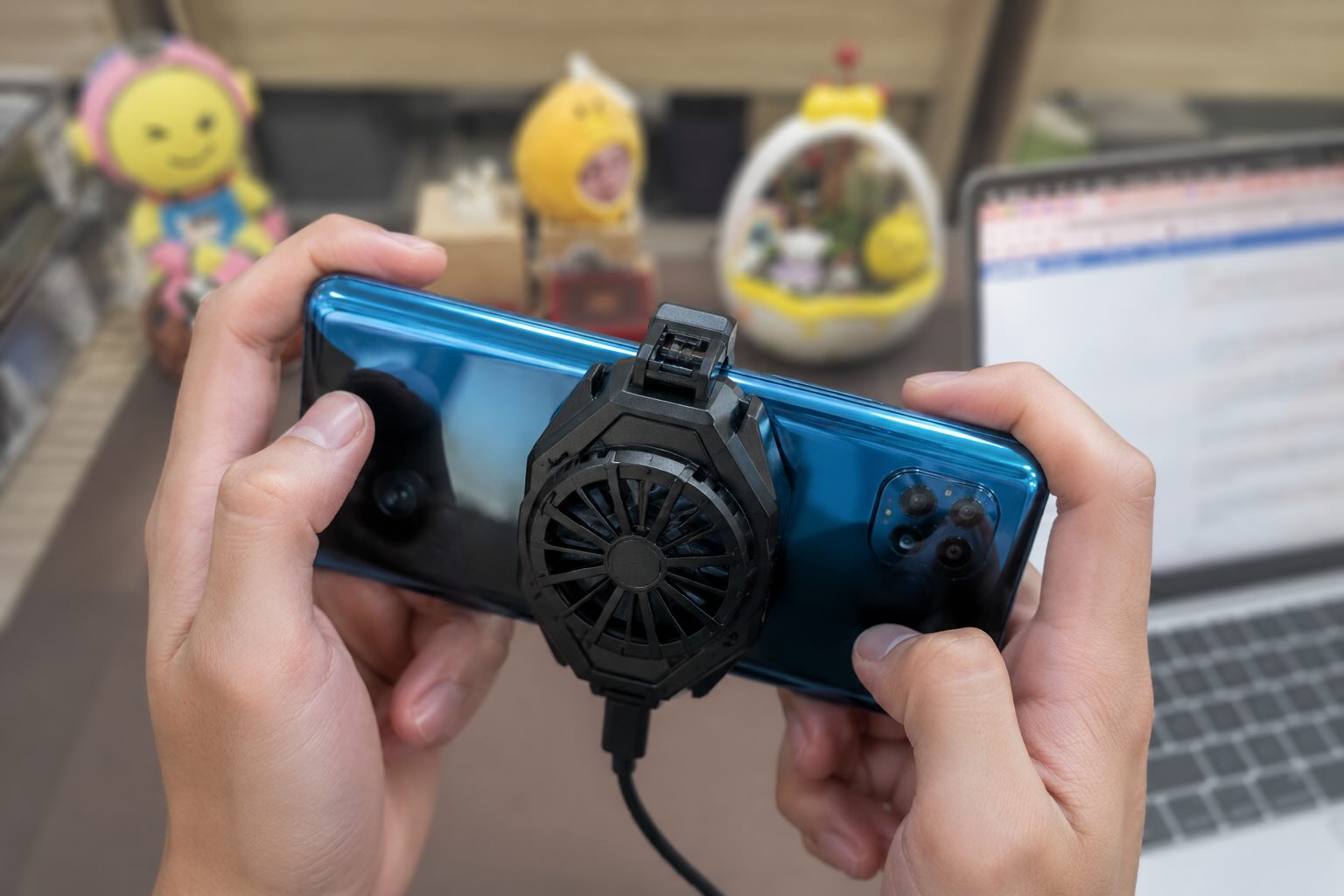 Should you use heat dissipation for your phone in hot weather?