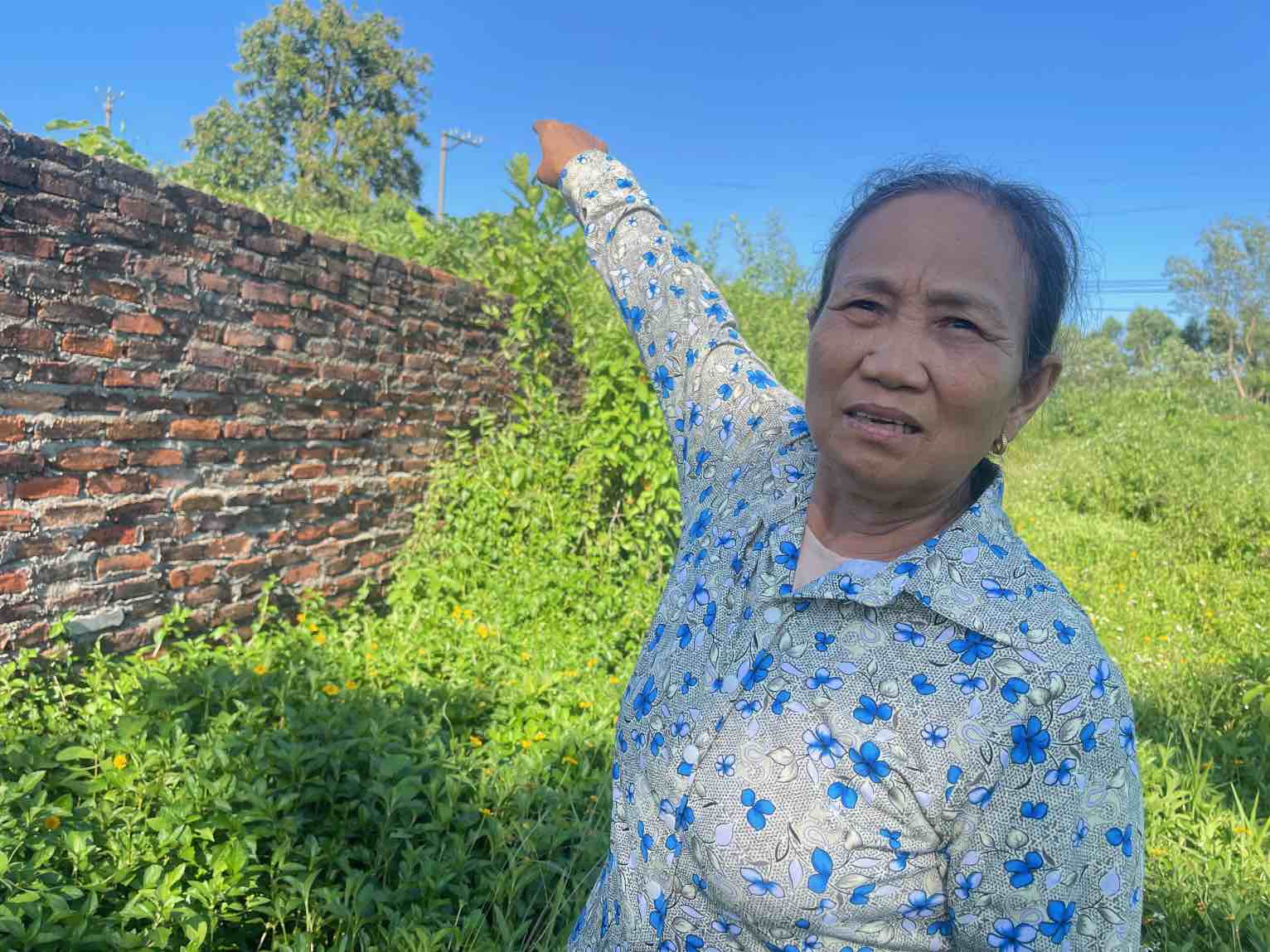 Bà Nguyễn Thị Lưu mong muốn được xét tái định cư bằng đất khi Nhà nước thu hồi đất. Ảnh: Hoài Anh 