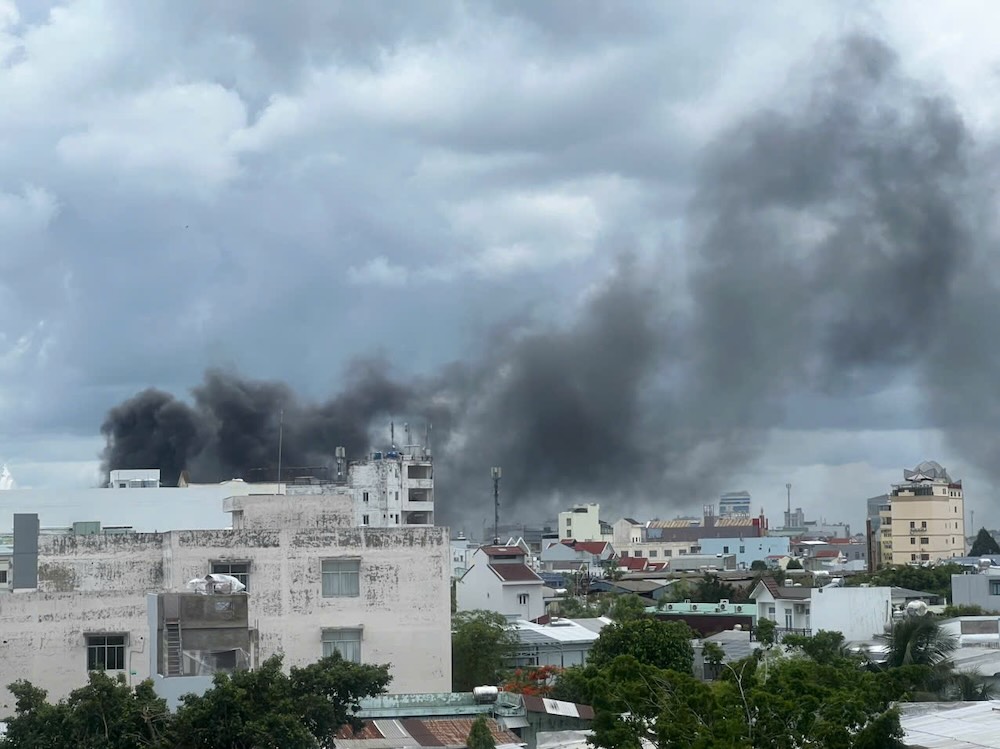 Fire causes smoke in Can Tho