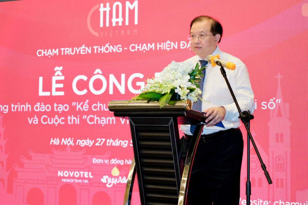 Thứ trưởng Bộ Văn hóa, Thể thao và Du lịch Tạ Quang Đông phát biểu tại họp báo ra mắt cuộc thi. Ảnh: Chí Long