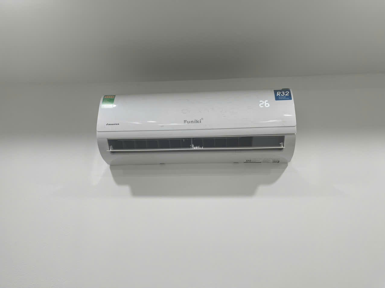 Người dân nên cài đặt điều hòa ở mức 26-28 độ C trong những ngày nắng nóng đỉnh điểm. Ảnh Vân Chi