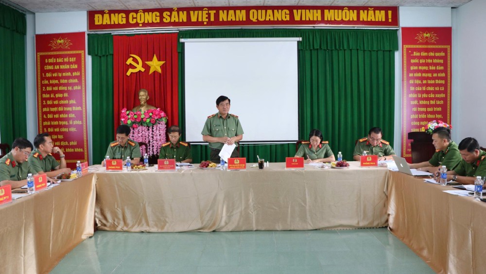 Buổi làm việc, kiểm tra công tác Công an 6 tháng đầu năm 2026 tại Phòng Cảnh sát hình sự. Ảnh: Tiến Dũng