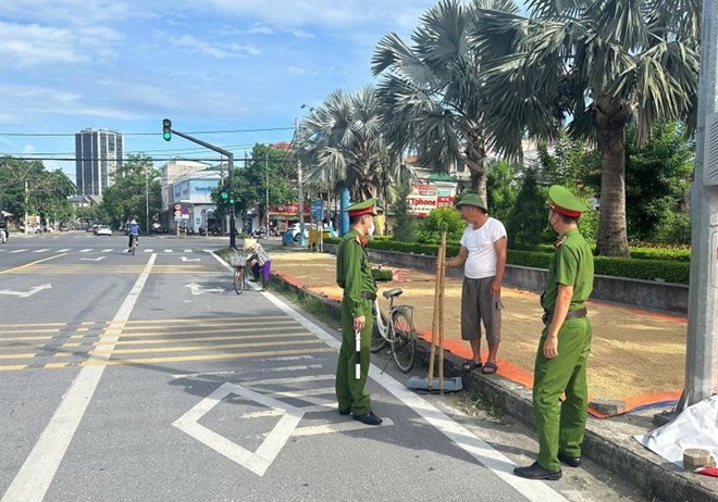Xử lý vụ chặn đường phơi lúa, đe dọa tài xế ở Nghệ An