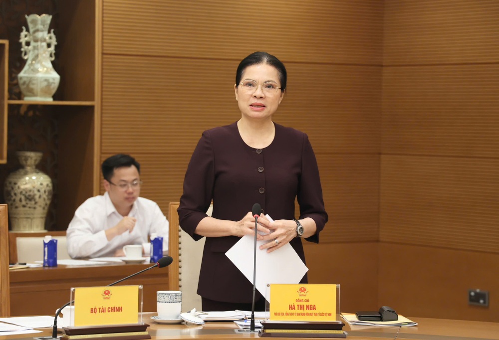 Bà Hà Thị Nga, Phó Chủ tịch - Tổng Thư ký Ủy ban Trung ương Mặt trận Tổ quốc Việt Nam tại cuộc họp. Ảnh: VGP