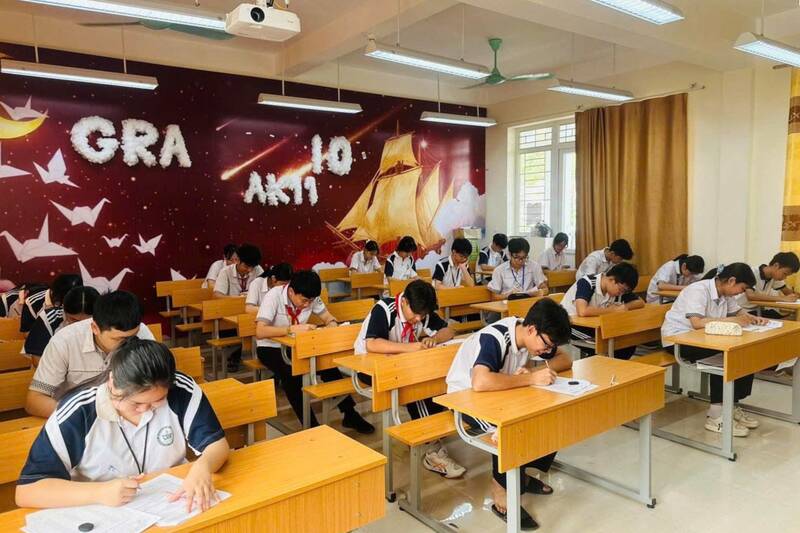 Chu Van An Primary, Secondary, and High School, To Hieu ward, Son La province organizes for 9th grade students to take the 10th grade entrance exam. Photo: Chu Van An Primary, Secondary, and High School