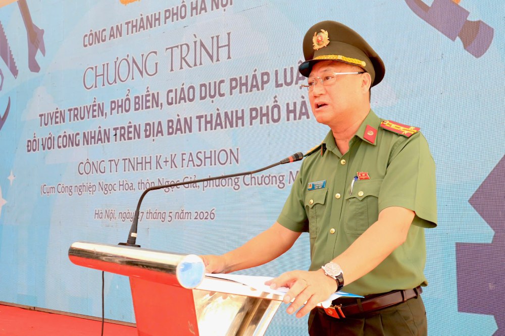 Theo Đại tá Trần Văn Hóa - Trưởng phòng Công tác chính trị Công an TP Hà Nội, những năm qua, Công an TP Hà Nội luôn quan tâm tổ chức tuyên truyền, giáo dục pháp luật đến các tầng lớp nhân dân và công nhân. Ảnh: Quỳnh Chi