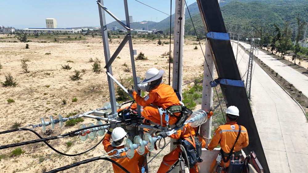 EVNCPC strengthens solutions to ensure power supply in hot weather. Photo: EVNCPC