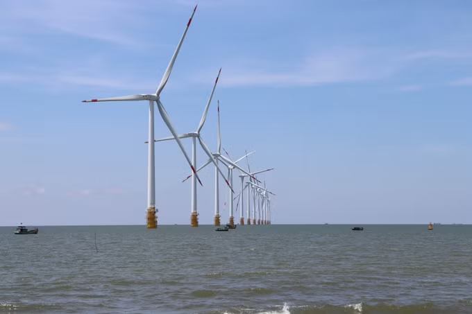 Wind power projects in Truong Long Hoa ward (Vinh Long) both contribute to economic development and create more landscape highlights to attract tourists. Photo: Thanh Hoa/VNA