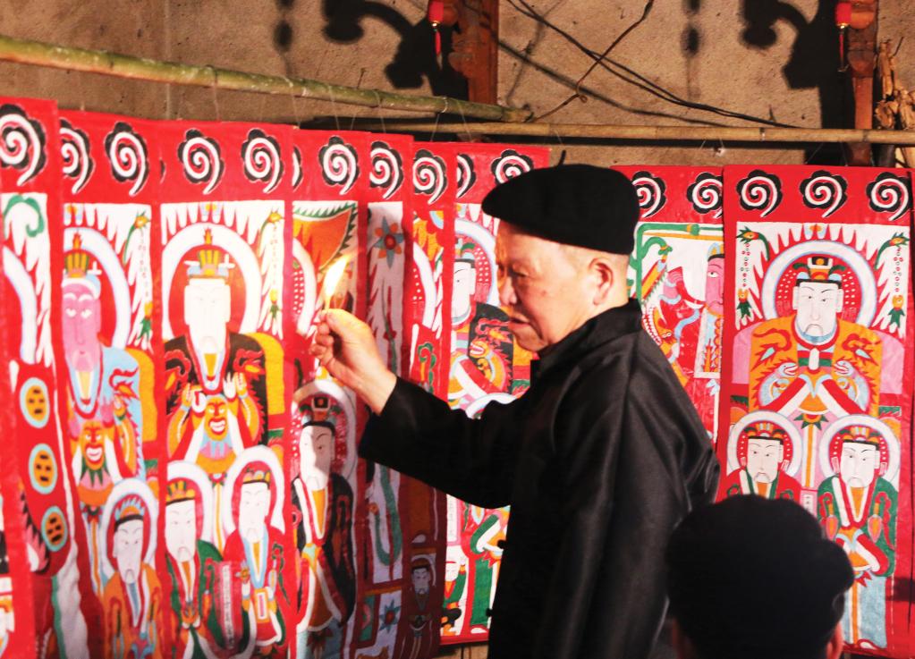 Activities to preserve and promote the value of folk literature will contribute to preserving the cultural identity of ethnic minorities in Cao Bang. Photo: Truong Ha