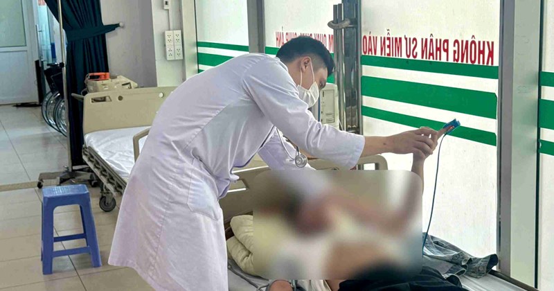 Say nắng khi lái xe, nam thanh niên tông vào ô tô