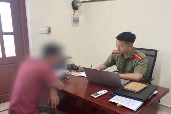 Chia sẻ video chưa kiểm chứng về xăng E10, người đàn ông bị Công an nhắc nhở