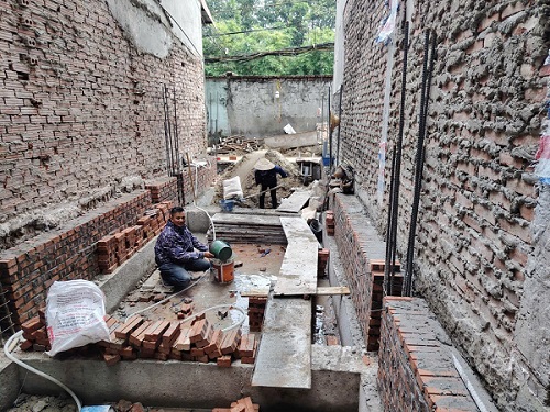 Mr. Nguyen Van Buoi expressed his desire to have a pension when old. Photo: Xuyen Dong