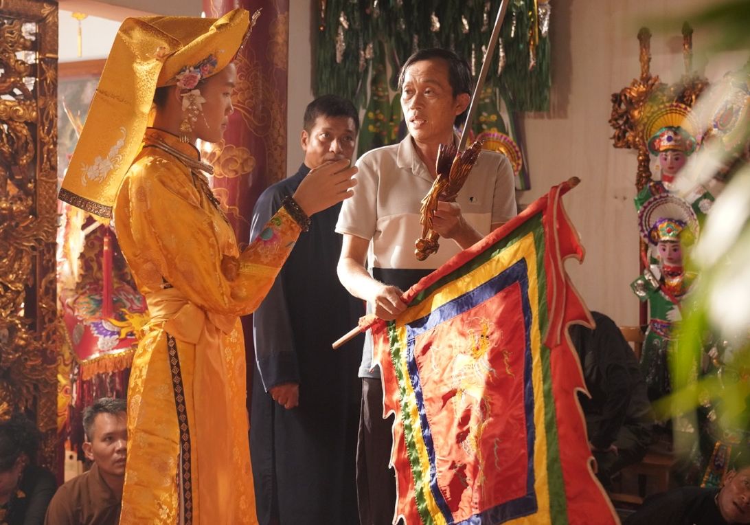Meritorious Artist Hoai Linh returns to the big screen. Photo: Film crew