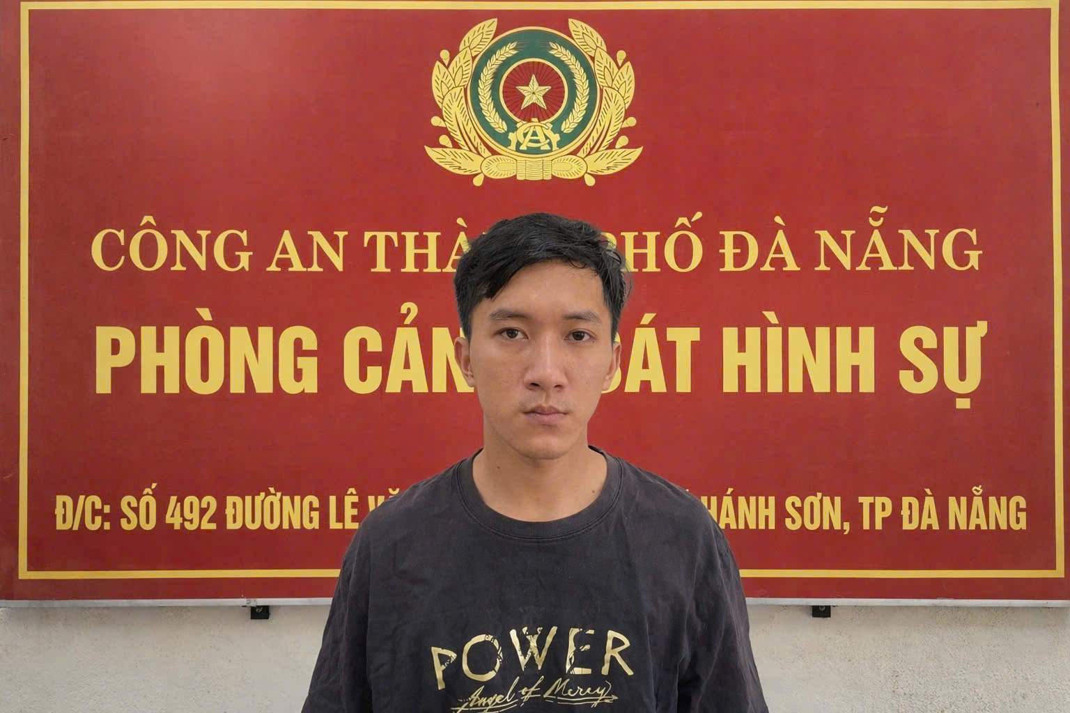 Đối tượng chuyên đột nhập nhà thờ trộm tài sản - Nguyễn Lam Trường tại cơ quan công an Đà Nẵng. Ảnh: Bảo Ngọc