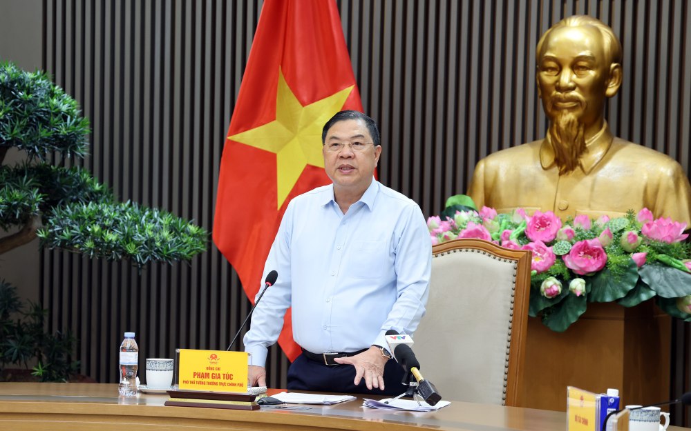 Politburo member, Standing Deputy Prime Minister Pham Gia Tuc requested to strengthen the drastic fight against counterfeit goods, smuggled goods, and trade fraud. Photo: VGP