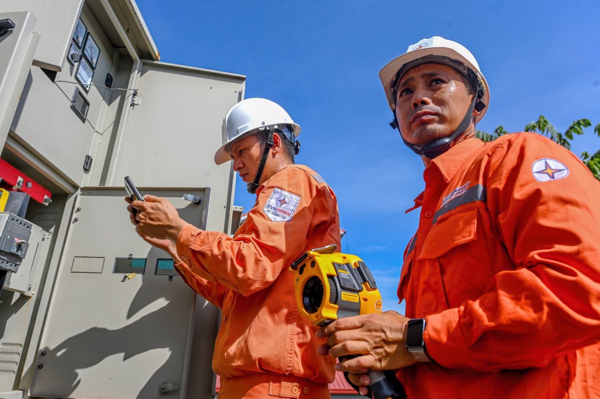The Ministry of Industry and Trade is seeking opinions on the draft Circular amending and supplementing a number of articles of Circular No. 60/2025/TT-BCT related to the implementation of electricity prices. Photo: EVN
