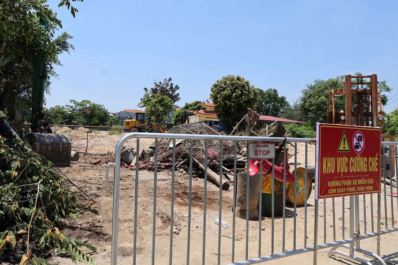 Xã Tam Hưng tổ chức cưỡng chế, xử lý các trường hợp vi phạm về đất đai, trật tự xây dựng trên địa bàn. Ảnh: Xã Tam Hưng 