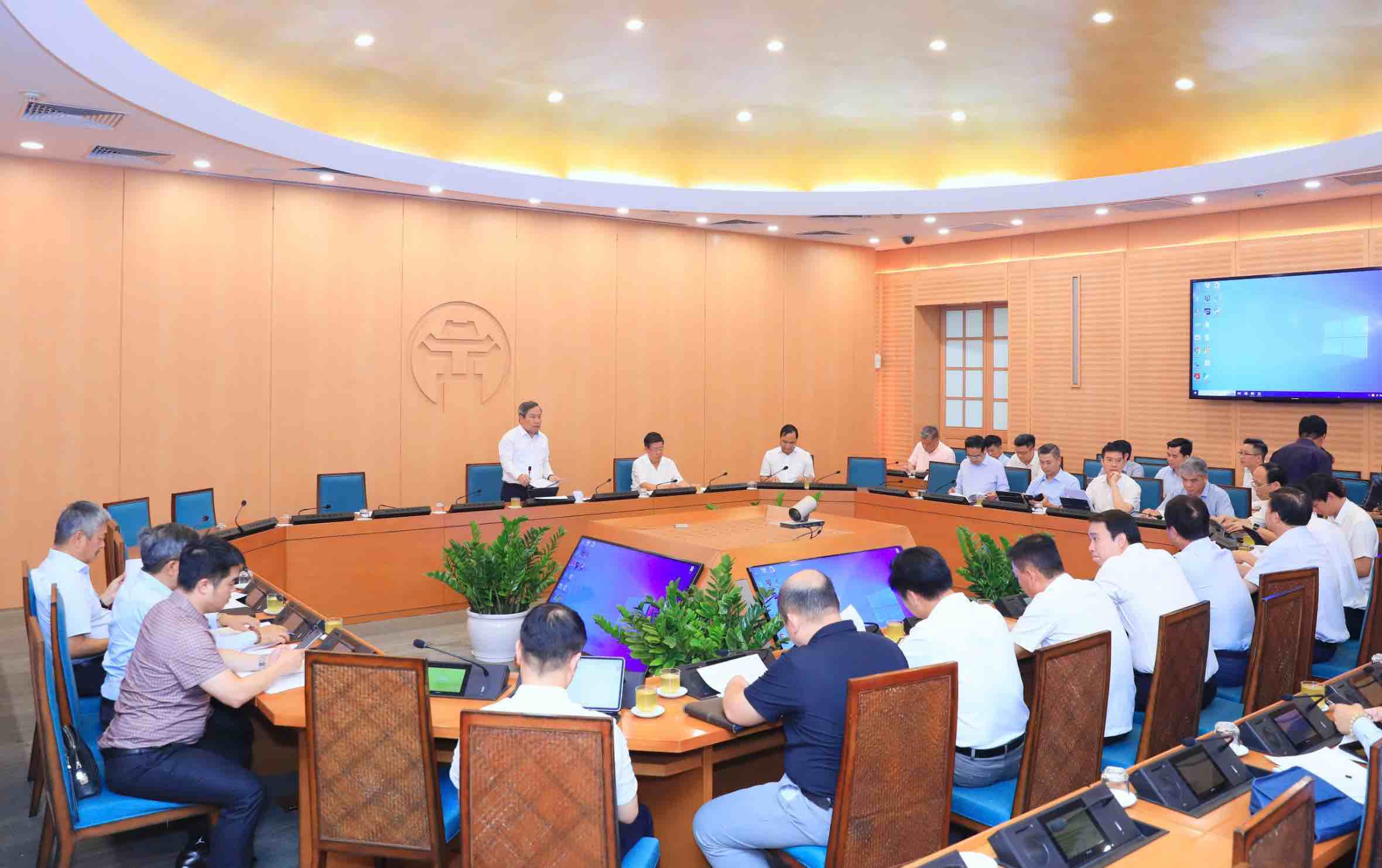 Chủ tịch UBND TP Hà Nội Vũ Đại Thắng chủ trì cuộc họp. Ảnh: Phạm Linh