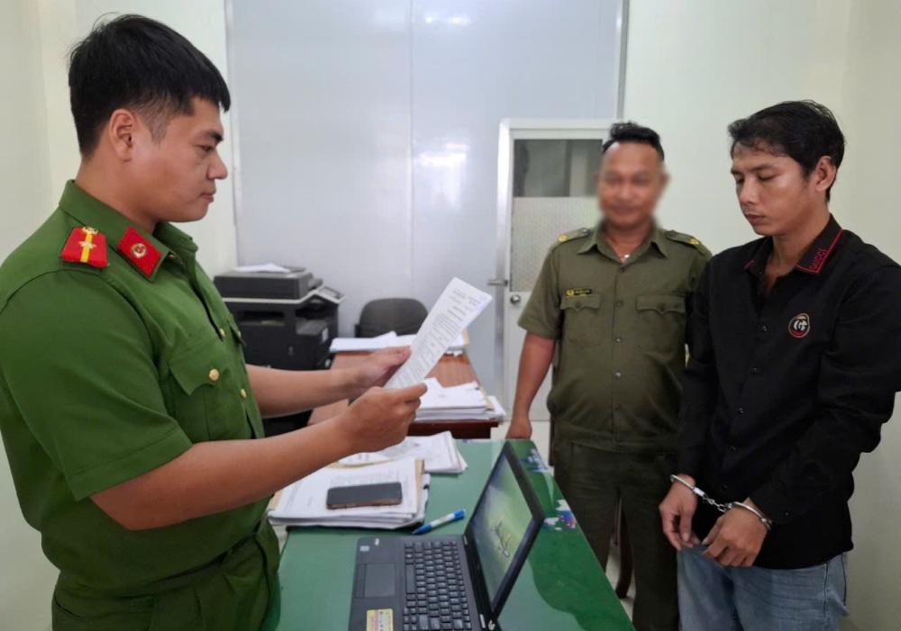 Sau khi uống rượu, Kỳ nhớ lại mâu thuẫn trước đó với Nguyễn Thái Tâm nên mang theo dao tự chế đi tìm Tâm trả thù. Ảnh: CACC