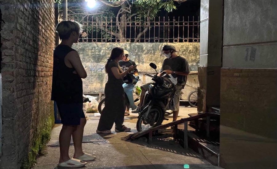 Many areas in Hanoi lost power during the hot and sultry weather days. Photo: Anh Tuan