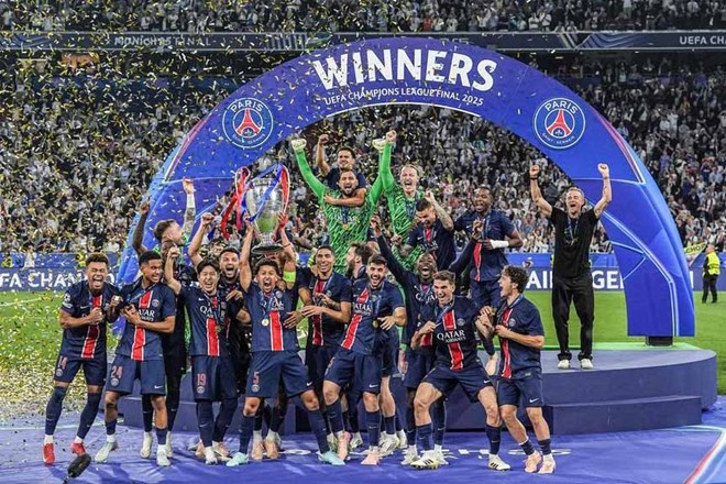 Khvicha Kvaratskhelia cùng các đồng đội đặt mục tiêu bảo vệ ngôi vương Champions League. Ảnh: AFP