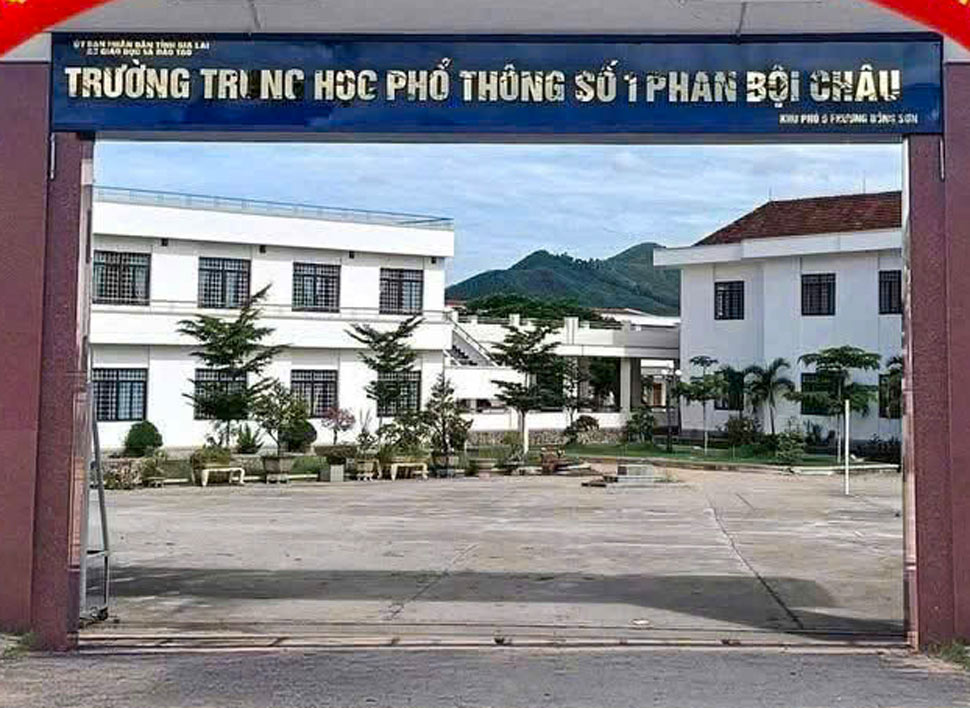 Phan Boi Chau High School No. 1 (Bong Son ward, Gia Lai), where the incident of a female student beating and forcing a classmate to kneel and apologize occurred. Photo: Phan Boi Chau High School No. 1