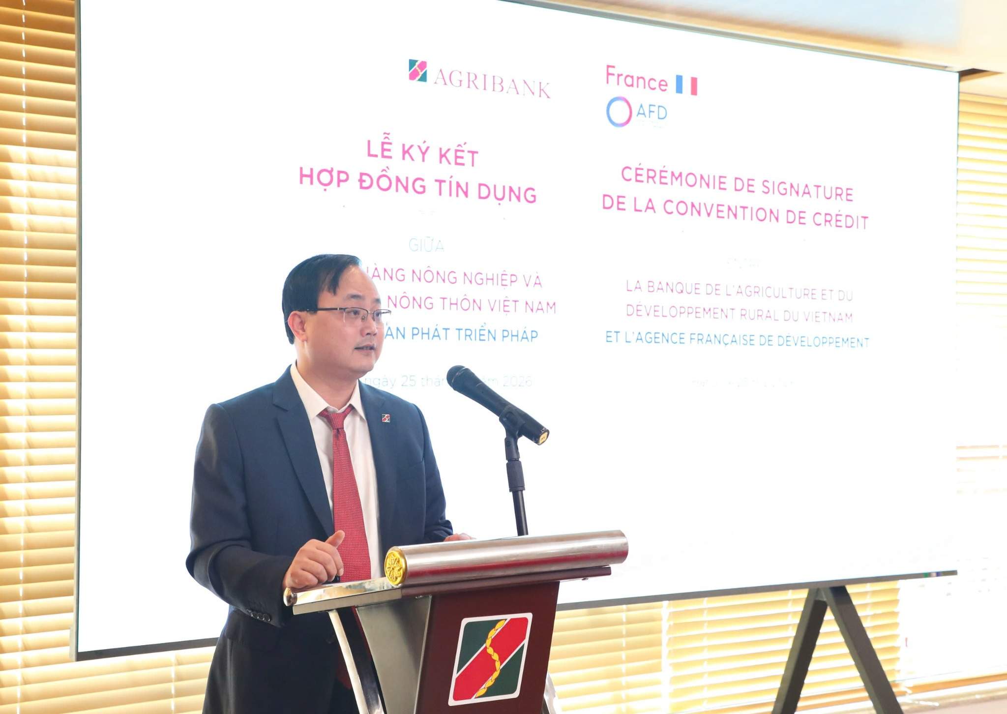 Ông Tô Huy Vũ, Bí thư Đảng ủy, Chủ tịch Hội đồng thành viên Agribank phát biểu tại Lễ ký kết