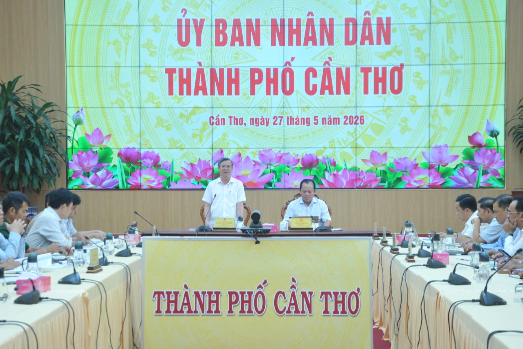 Ông Trương Cảnh Tuyên - Chủ tịch UBND TP Cần Thơ phát biểu kết luận cuộc họp. Ảnh: Tạ Quang
