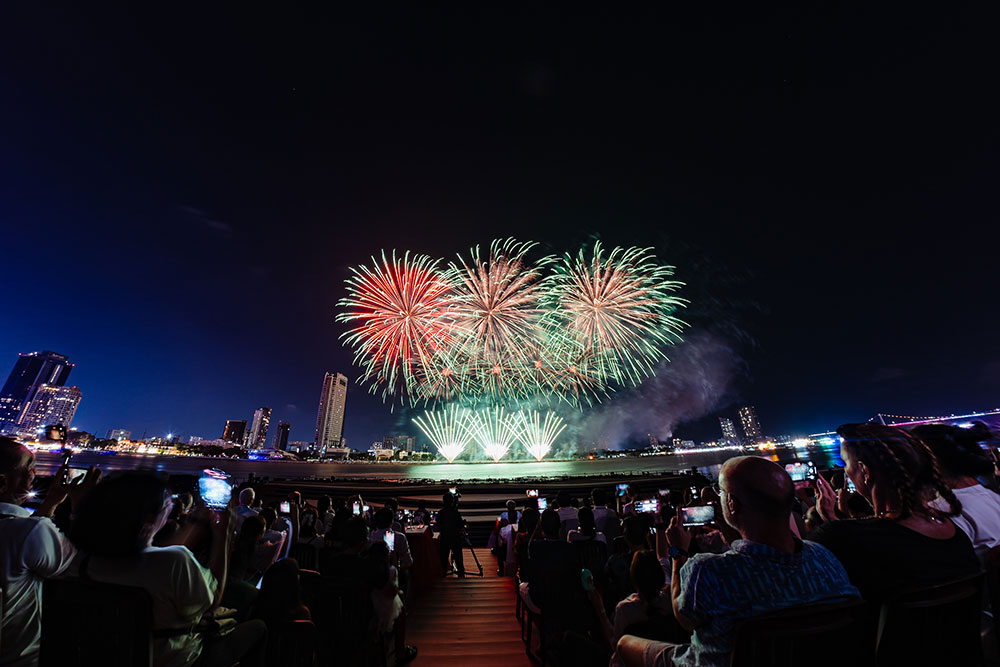 Tourists flock to Da Nang early before the opening day of the fireworks festival. Photo: DIFF