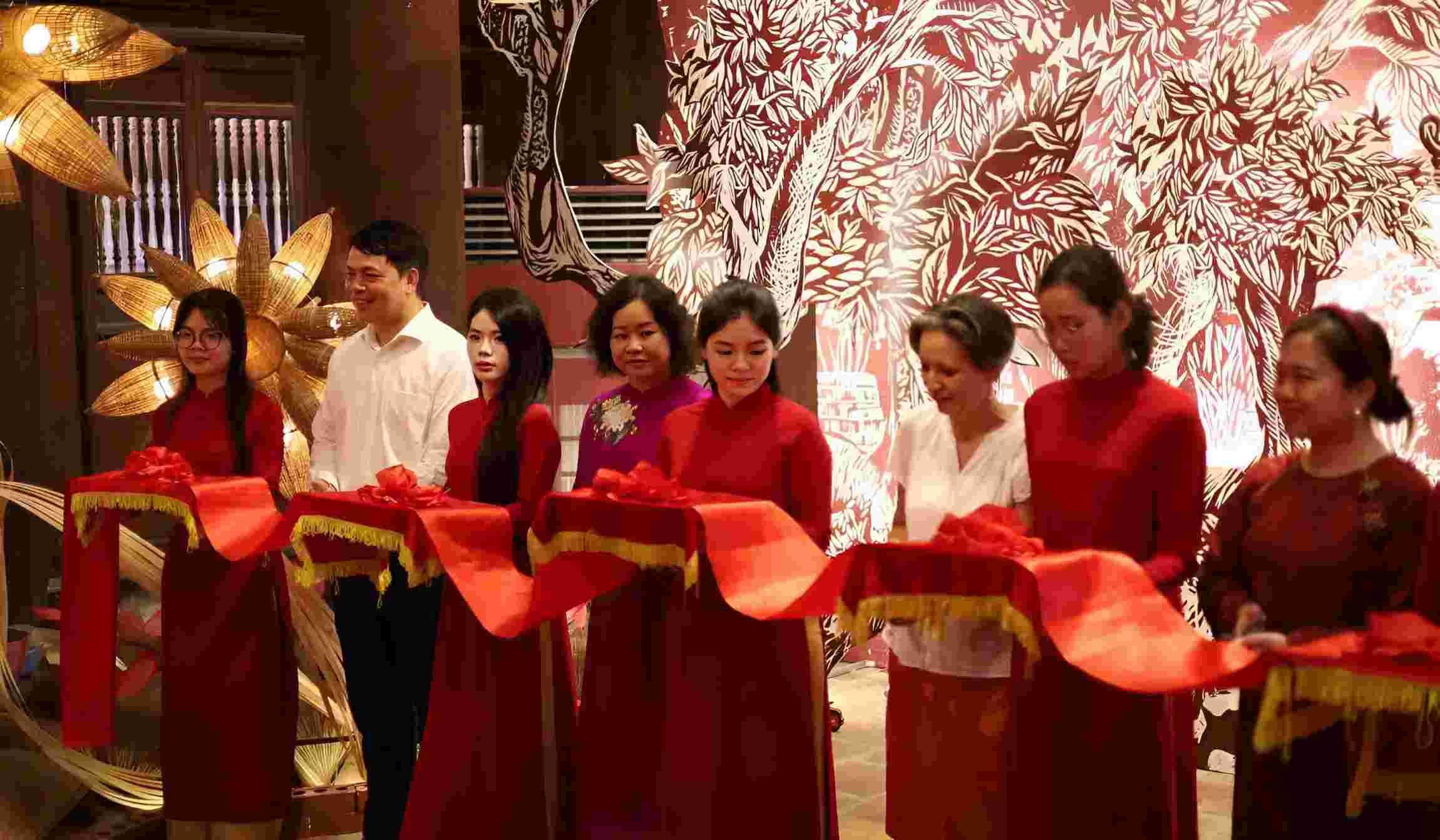 Khai mạc triển lãm tranh “Sĩ tử 3”. Ảnh: Hằng Nga
