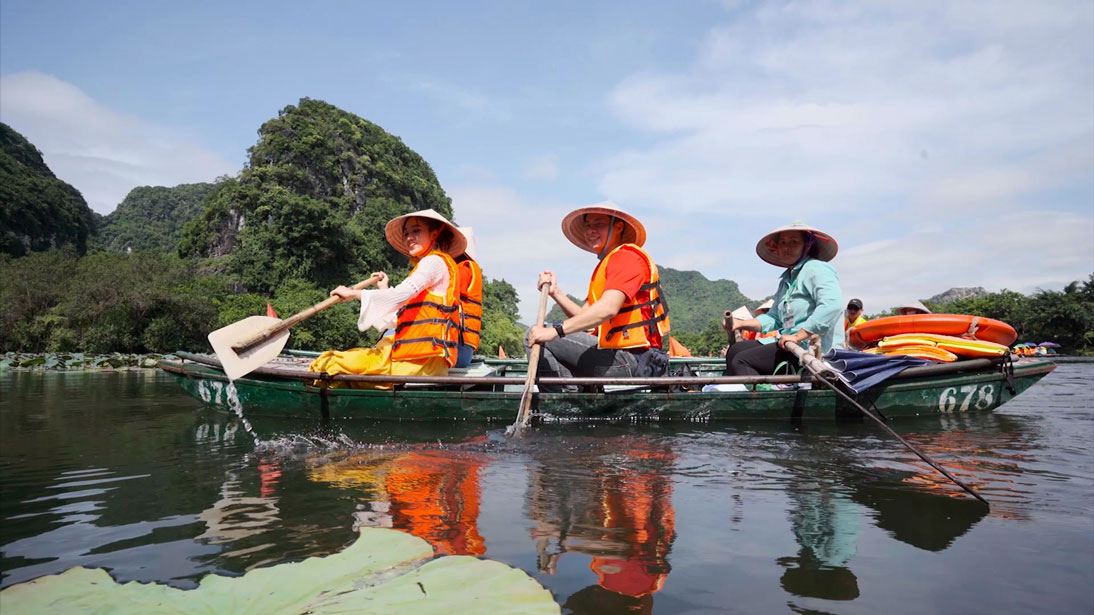 Cheap summer tours are sought after, tourists cautiously trap hidden costs.