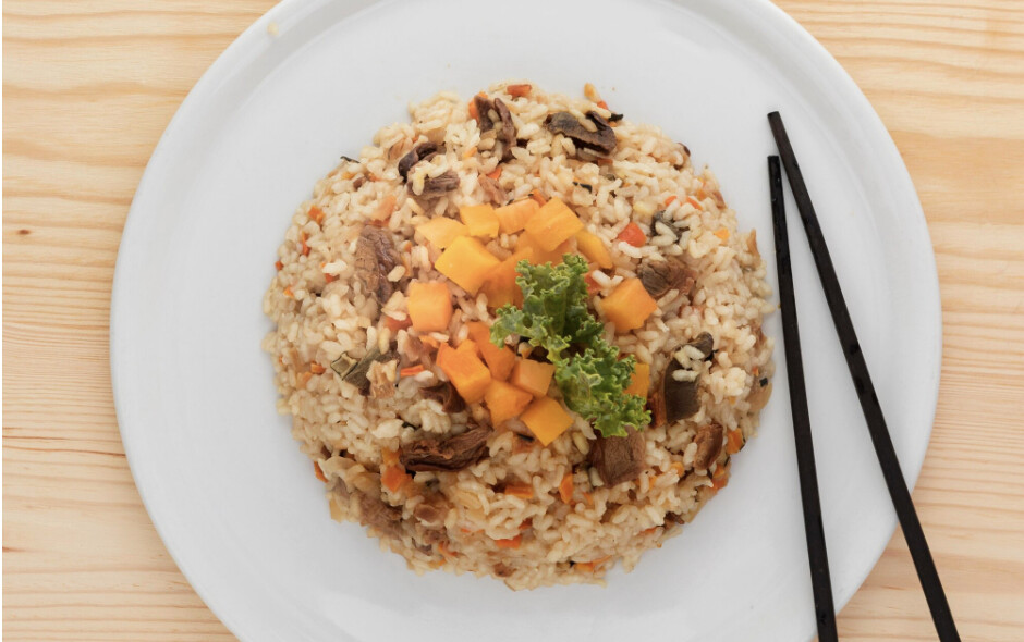 Le riz frit aux légumes chinois sera un dîner pratique pour toute la famille. Photo: Thùy Dương