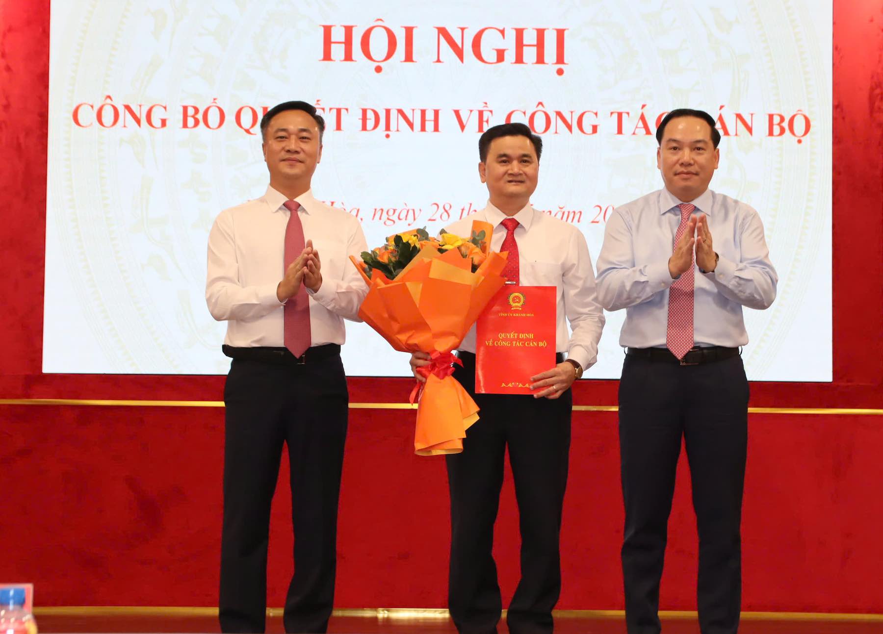 Khanh Hoa province has just announced many decisions to transfer and appoint key leaders. Photo: Huu Long