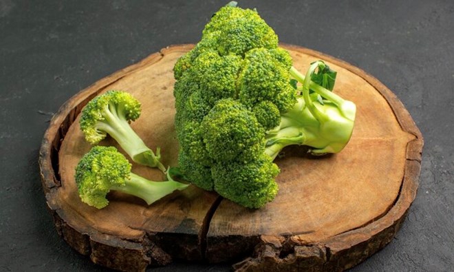 Broccoli is rich in vitamin C, vitamin K and folate, which help reduce kidney strain. Photo: Thuy Duong
