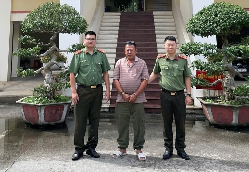 Đối tượng bị truy nã Trần Phú Hải tại cơ quan Công an. Ảnh: CALS