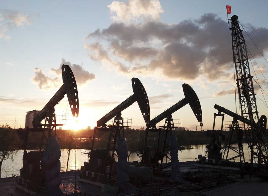 El precio mundial del petróleo ha reaccionado a la información de que Estados Unidos está llevando a cabo un ataque contra Irán. Foto: Xinhua