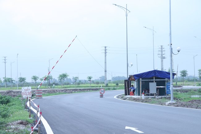 The Road Administration responds to regulations on temporary connection of national highways. Photo: Xuyen Dong