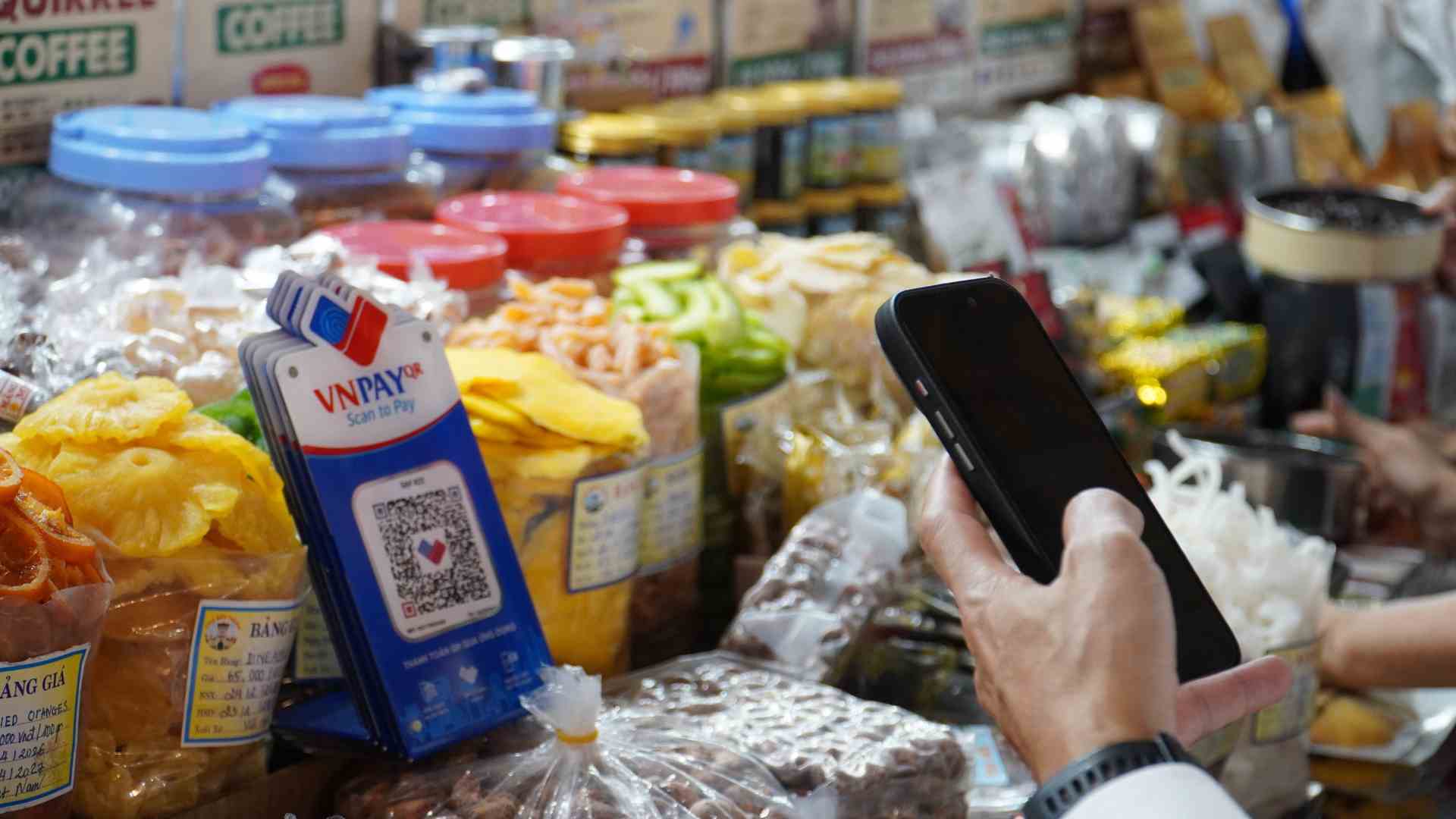 Ho Chi Minh City promotes modern payment at traditional markets.