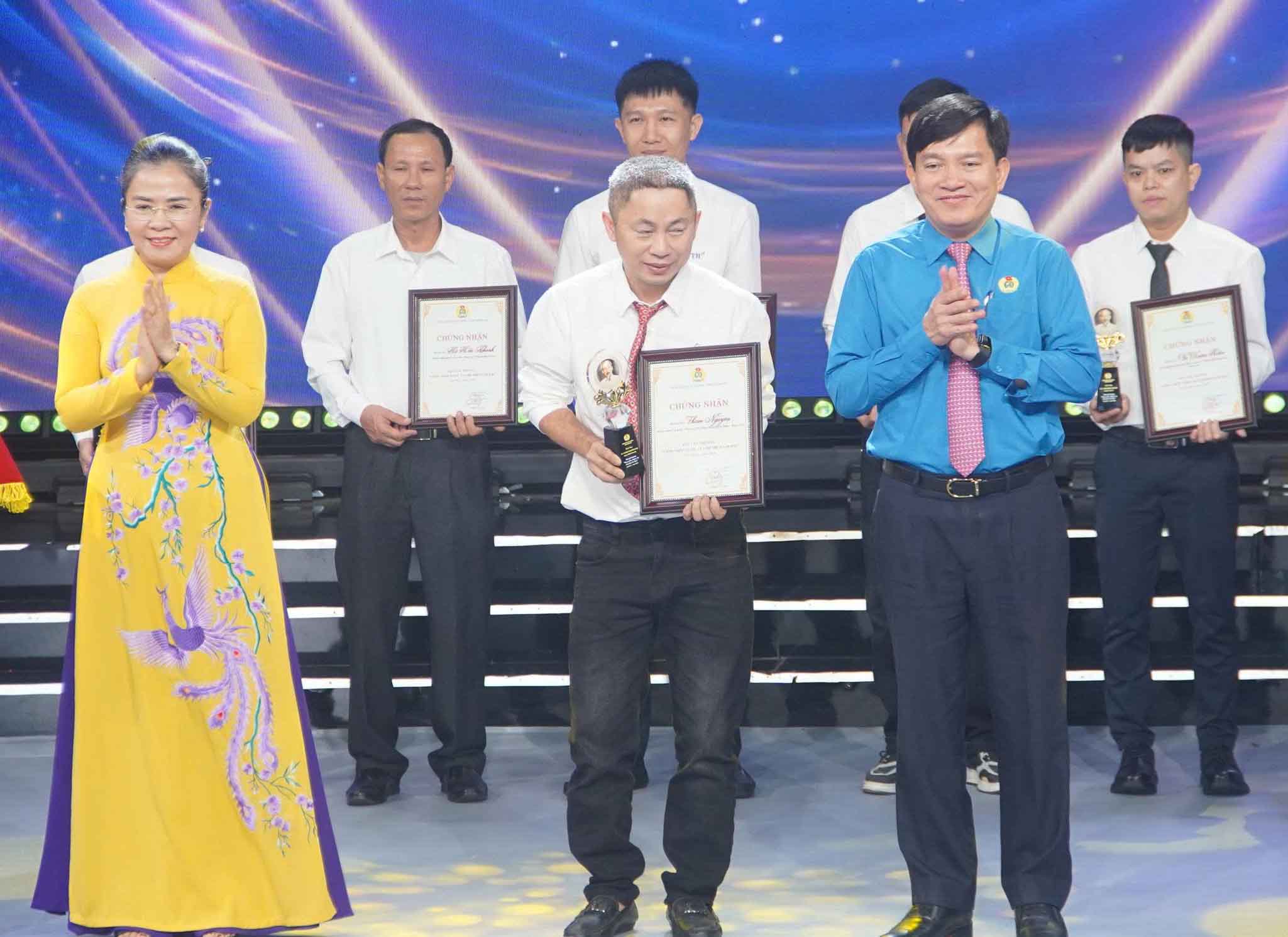 Anh Phạm Nguyên đã được Liên đoàn Lao động tỉnh Nghệ An trao Giải thưởng “Công nhân Nghệ An làm theo lời Bác” lần thứ nhất, năm 2026. Ảnh: Duy Chương