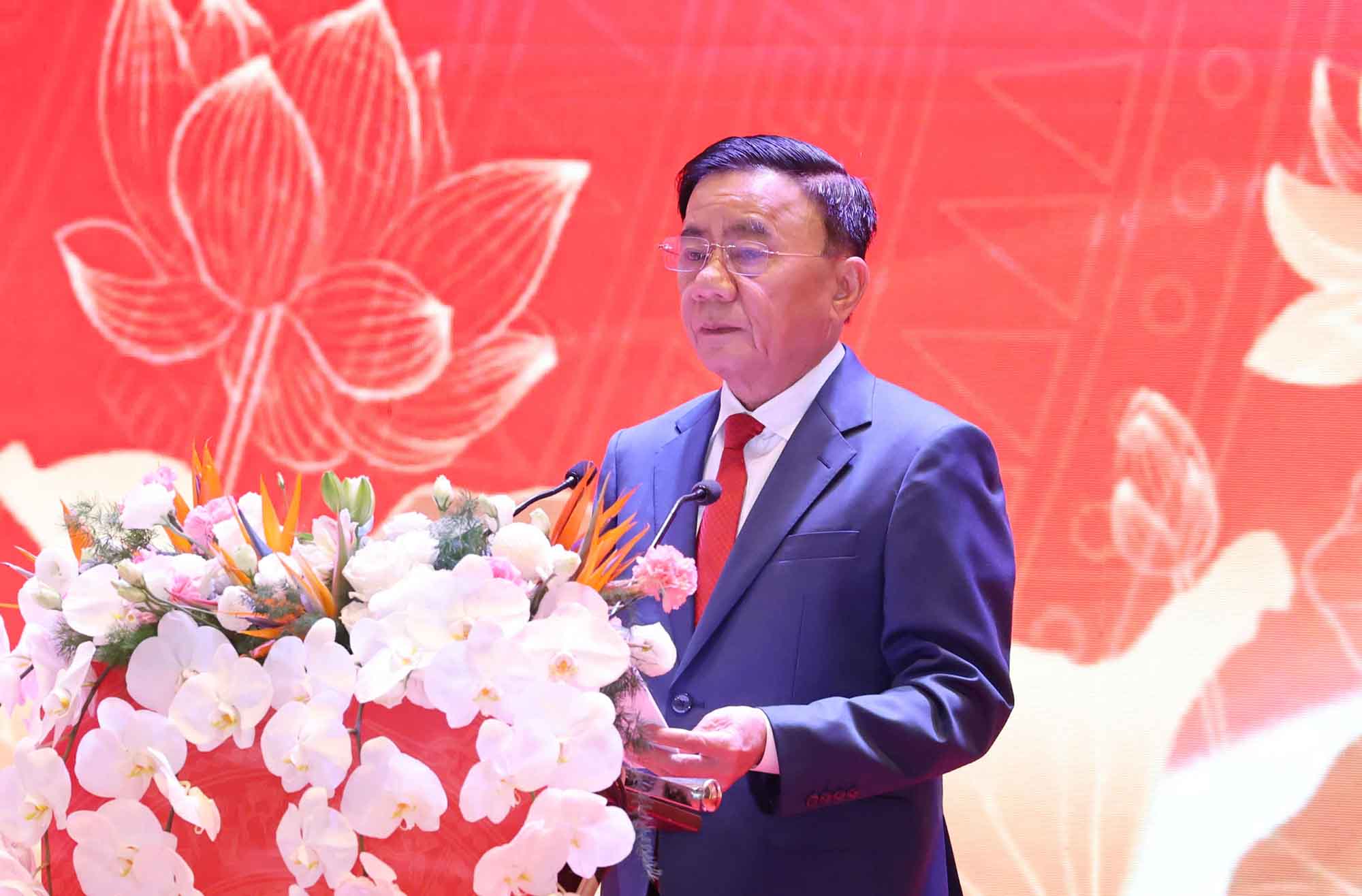Politburo member, Standing Secretary of the Secretariat Tran Cam Tu requested to promptly detect and rectify forms of manifestations that are far from reality. Photo: Pham Thang.