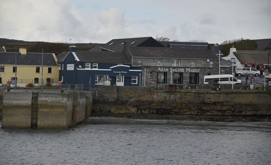 Du khách dễ dàng bắt gặp các cửa hàng bán áo len Aran tại miền Tây Ireland. Ảnh minh họa: Xinhua